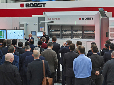 Foto El Centro de Excelencia de Alta Barrera de BOBST responde al reto de sostenibilidad planteado por los titulares de marcas.